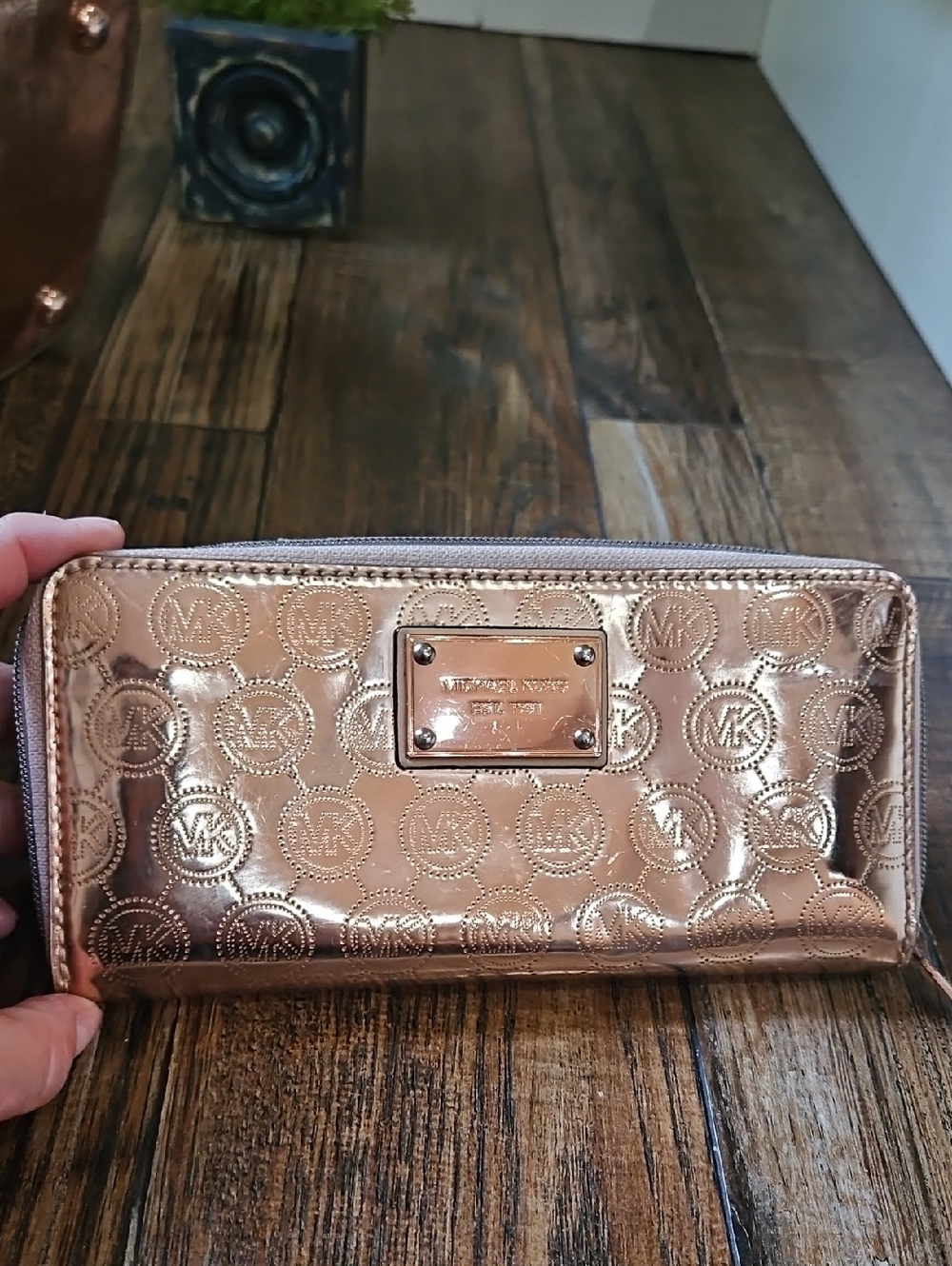 Michael Kors Metallic Rose Gold Tote with Matching Wallet - Picture 15 of 16